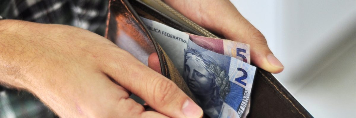 REDUÇÃO DE SALÁRIAIS E SUSPENSÃO DE BENEFÍCIOS